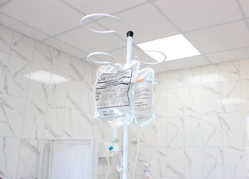 Капельница с раствором для детоксикации